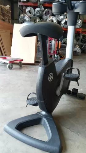 95cs Life Fitness Discover Se3 Series Upright Cycle - Used #2
