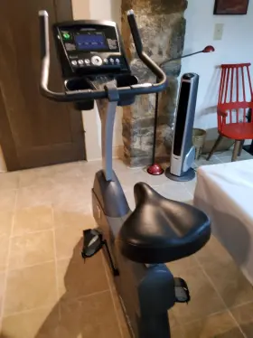 C3b-gc Life Fitness C3 Upright Lifecycle Exercise Bike With Go Console