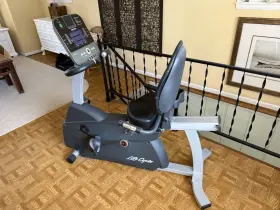 Tkc141111003575 Life Fitness Cycle R3 Recumbent Exercise Workout Bike With Track Console