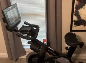 Ntex05121.7 Nordictrack Commercial S15i Studio Cycle With 5 Lb. Weights And Two Extra Seats