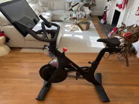 Pltn-rb1vq Peloton 1566f Bike 21.5 Inch Hd Touch Screen Black Mat And Acrylic Desk Included #3