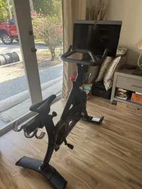 Peloton Pl-sh-b-46 Upright Exercise Bike Touchscreen With Shoes Bands 3/10 Lb Weights 2019
