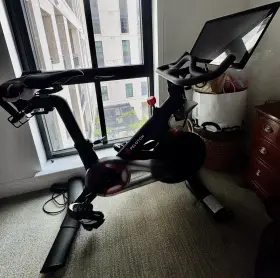 Rbv1vo Peloton Peleton Bike Touchscreen Exercise With Shoes And Heart Monitor