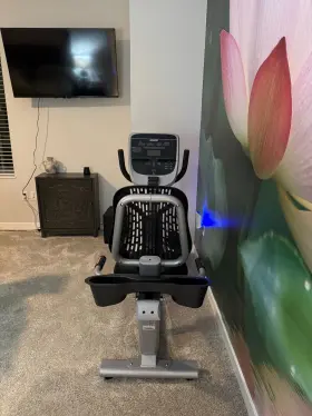 600-18 Precor Rbk 685 Recumbent Bike With 15 Inch P62 Touchscreen Console #3