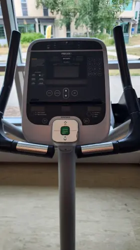 846i-u Precor 846i Upright Exercise Bike - Commercial Fitness Equipment #2