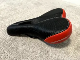 1000513091 Schwinn Nautilus Ic4 Indoor Upright Cycle Red/black Saddle Seat