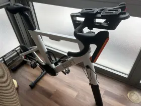 Zwift Ap513200112 Z005 Upright Exercise Bike White Adjustable Seat